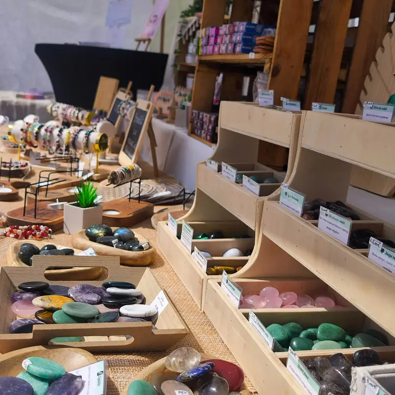 Sélection de pierres naturelles proposées dans la boutique Les Secrets de Pierre.