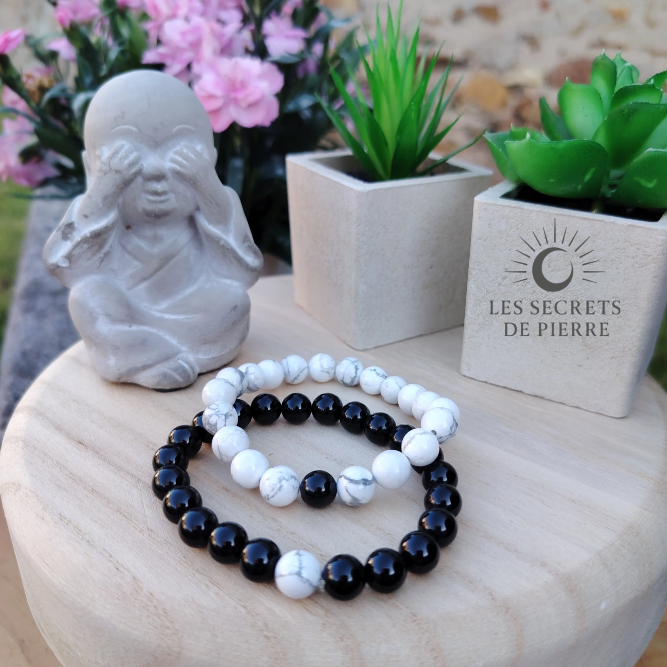 Bracelets Yin & Yang en howlite et onyx – collection Lien Sacré.
