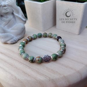 Bracelet en opale verte avec perle centrale en acier inox, symbole de renouveau positif.
