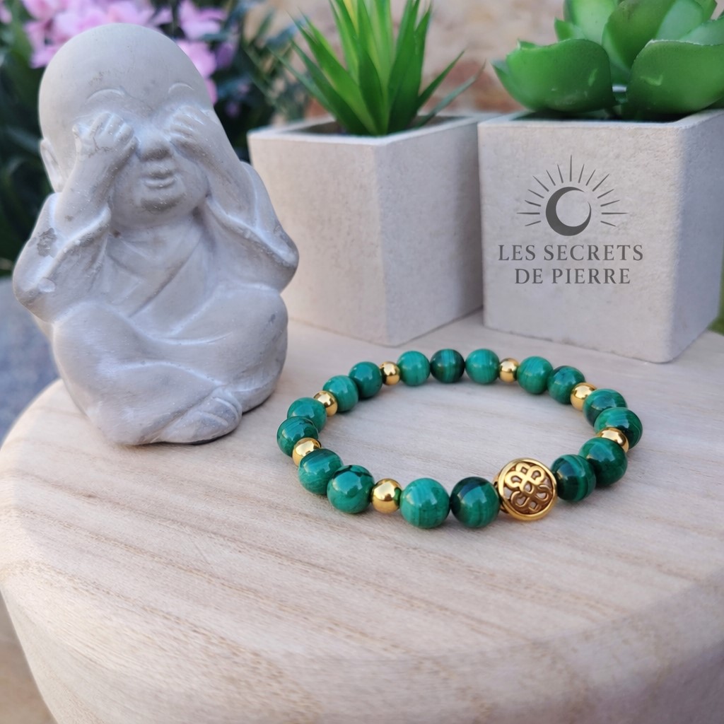 Bracelet en malachite avec perles en acier inox doré et perle décorative inox, confiance et apaisement.