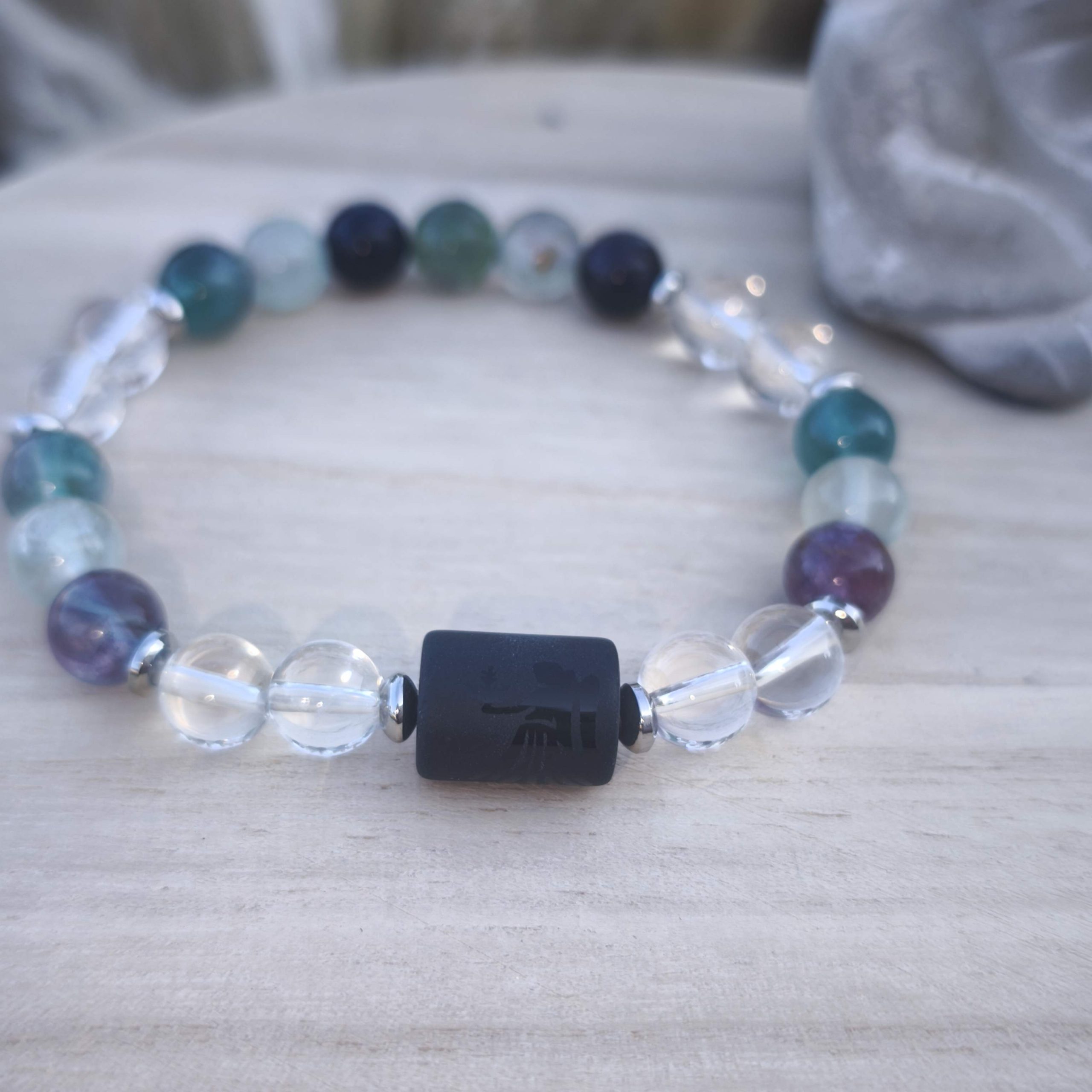 Vierge "Clarté & Lâcher-prise" – Fluorite multicolore, Cristal de roche & Onyx – Image 3