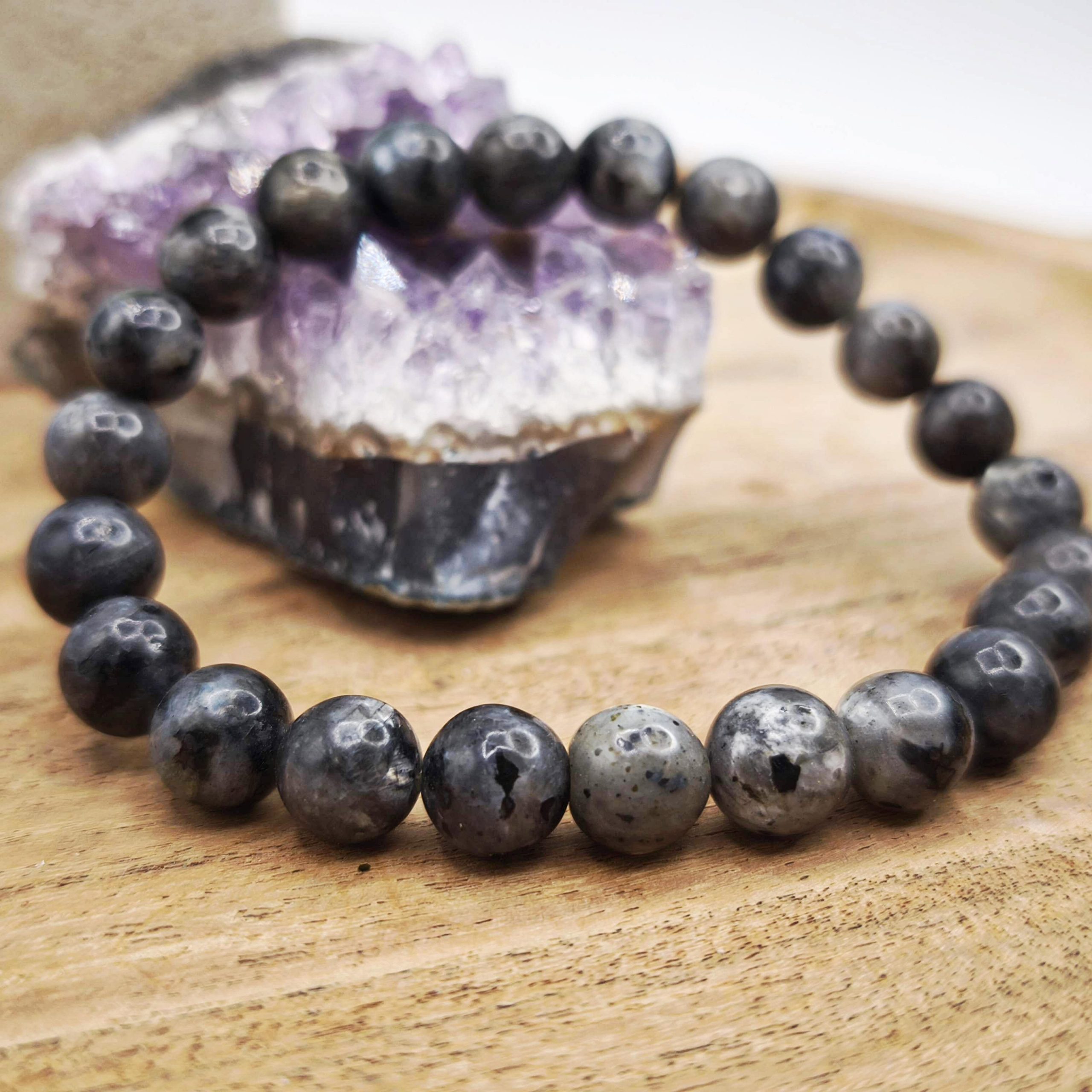 Bracelet en larvikite naturelle – protection mentale et clarté intuitive
