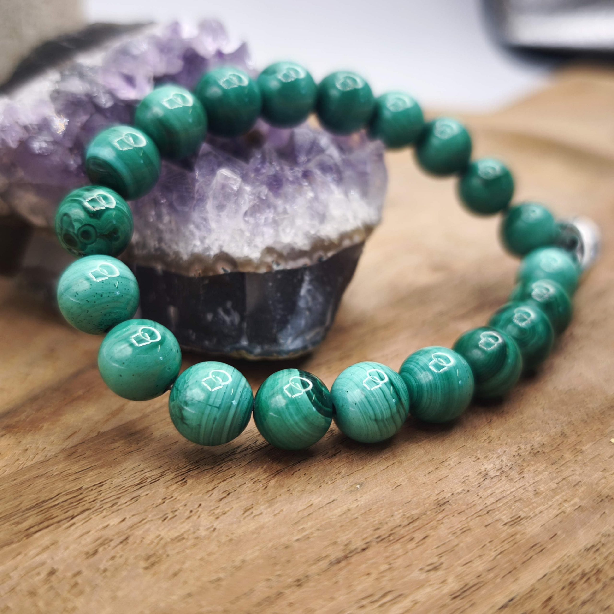 Bracelet en malachite naturelle – transformation et pouvoir du cœur