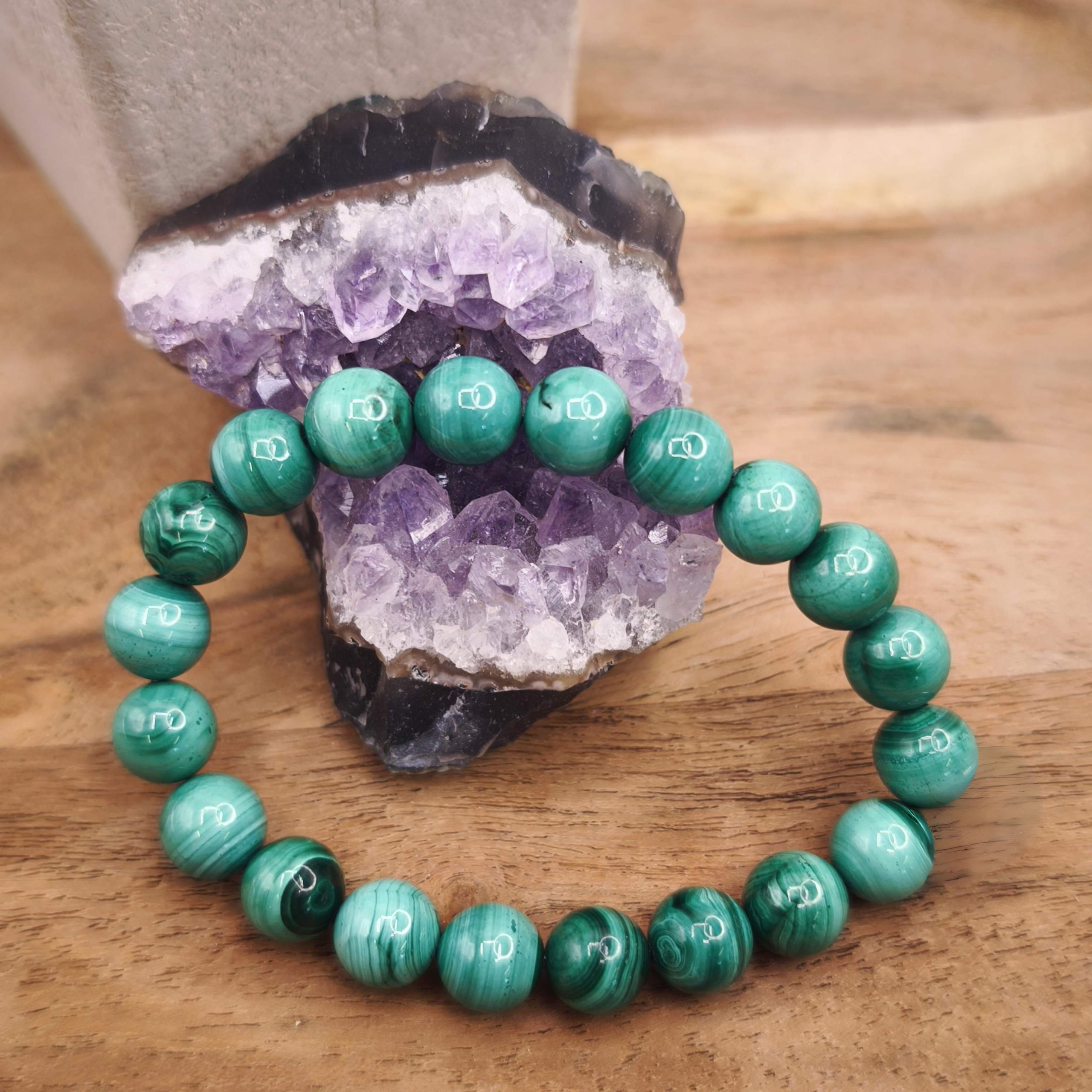 Bracelet en malachite naturelle – transformation et pouvoir du cœur