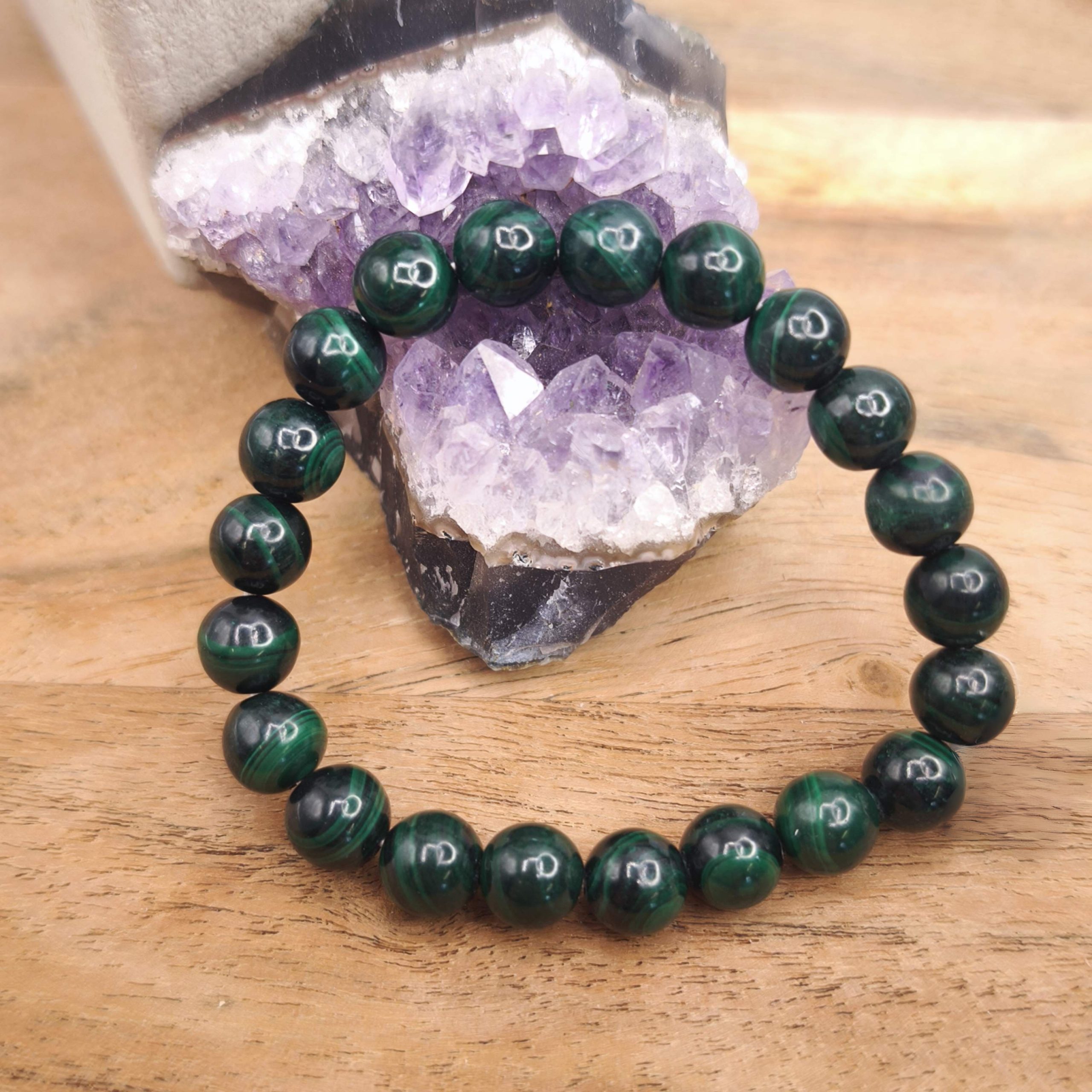 Bracelet en malachite naturelle – transformation et pouvoir du cœur