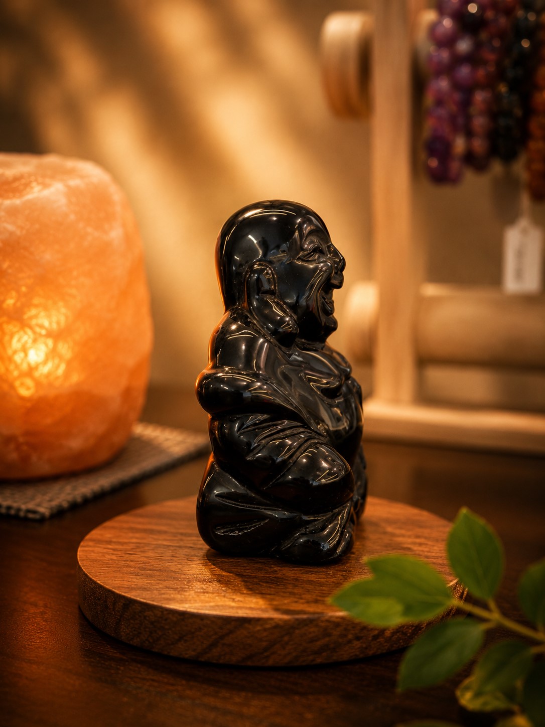 Bouddha rieur sculpté en obsidienne noire naturelle 80 mm